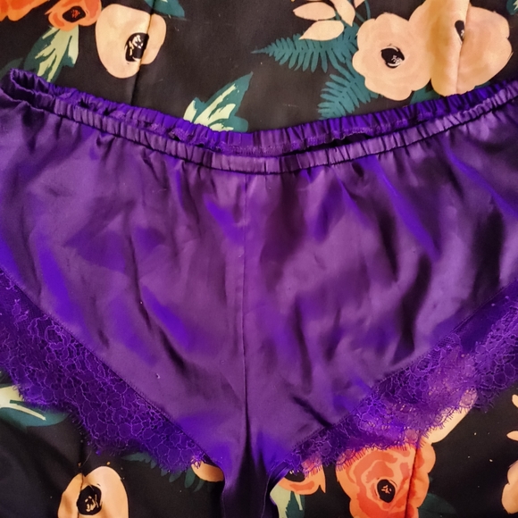 VS lingerie - Picture 2 of 4